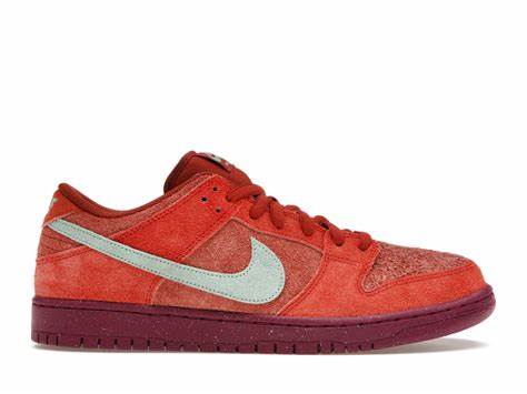 SB DUNK LOW ‘MYSTIC RED ROSEWOOD’ SIZE 11.5